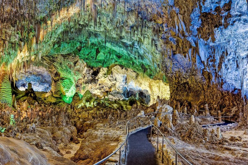 Парк Карлсбадские пещеры