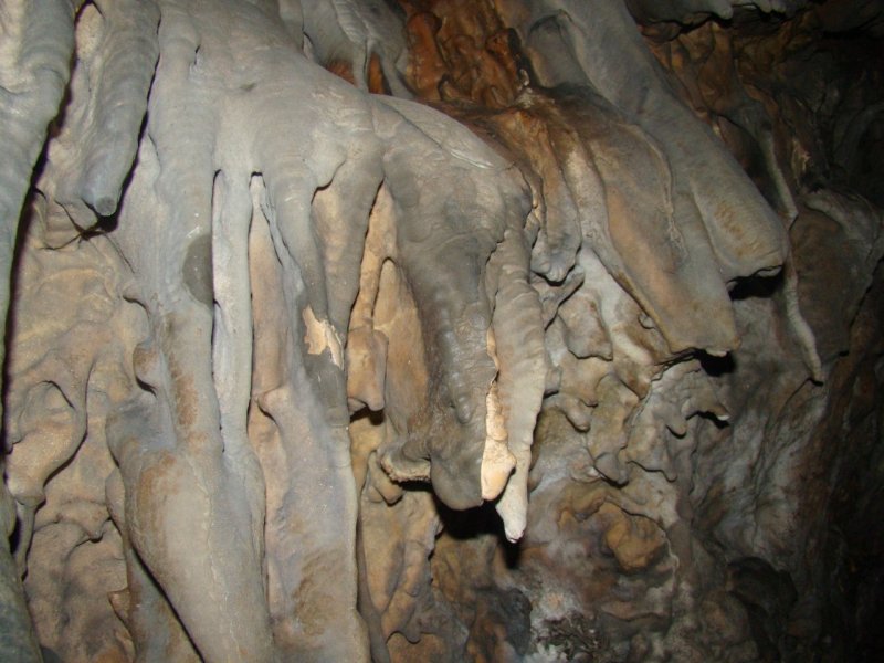 В Хакасии крутая пещера Ефремовских пещер,