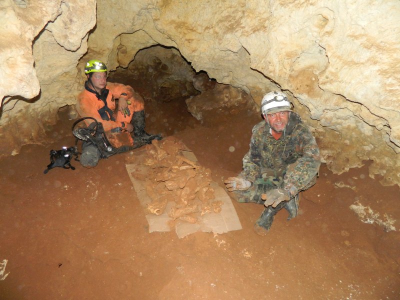 Пещера в Крыму с останками людей
