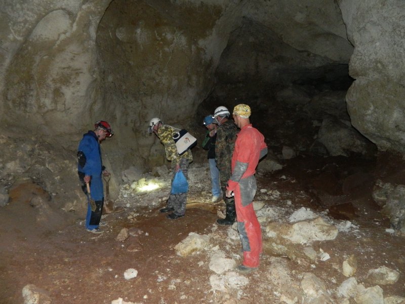 Пещера в Зуе на трассе Таврида