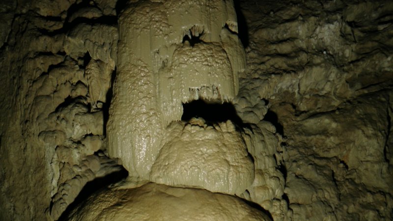 Зал спелеологов Новоафонской пещеры
