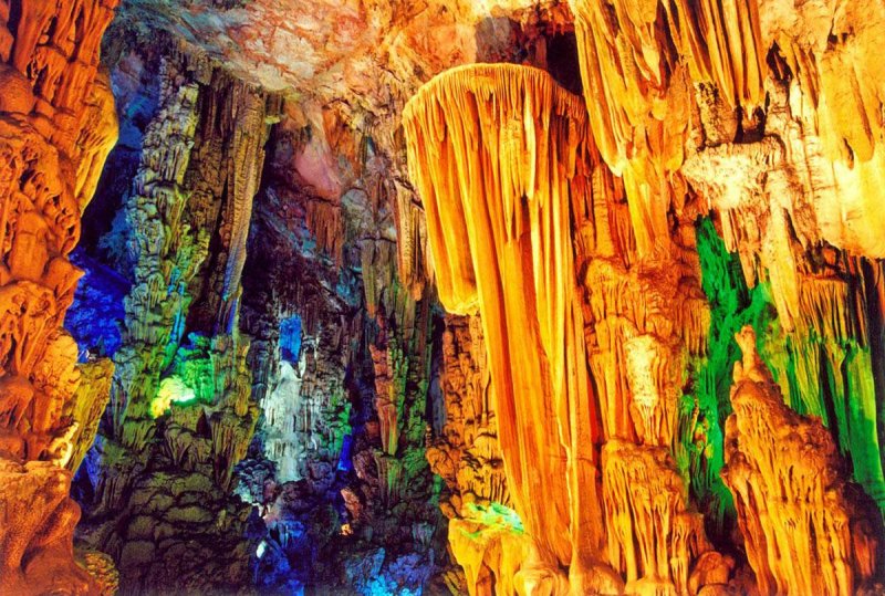 Карстовые пещеры тростниковой флейты