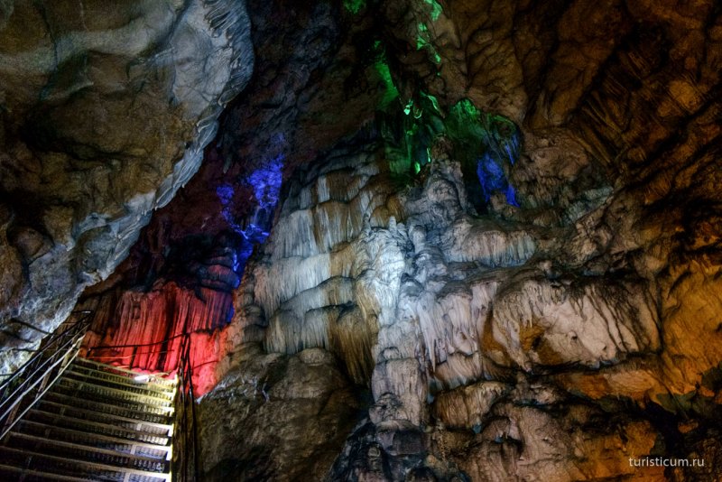 Пещера Озерная на плато Лаго-Наки