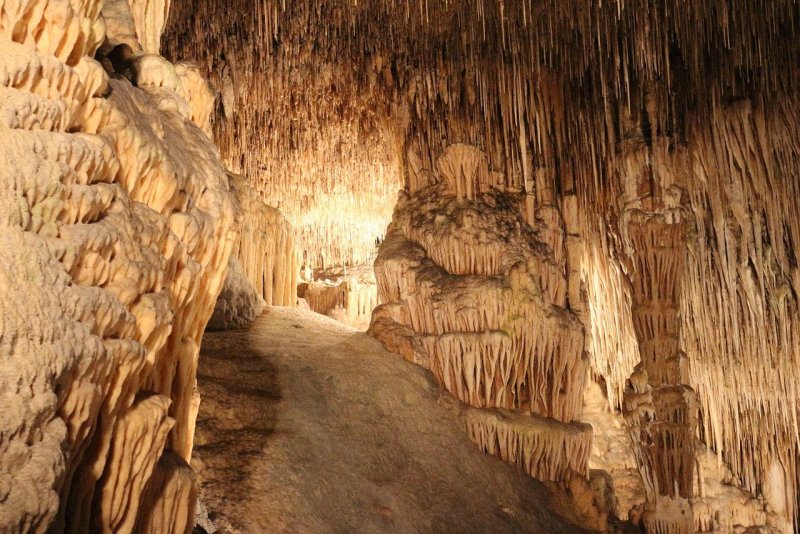 Сталактитовые и сталагмитовые пещеры