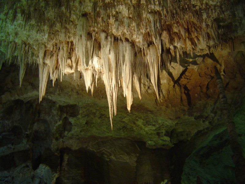 Кубинская пещера сталактиты