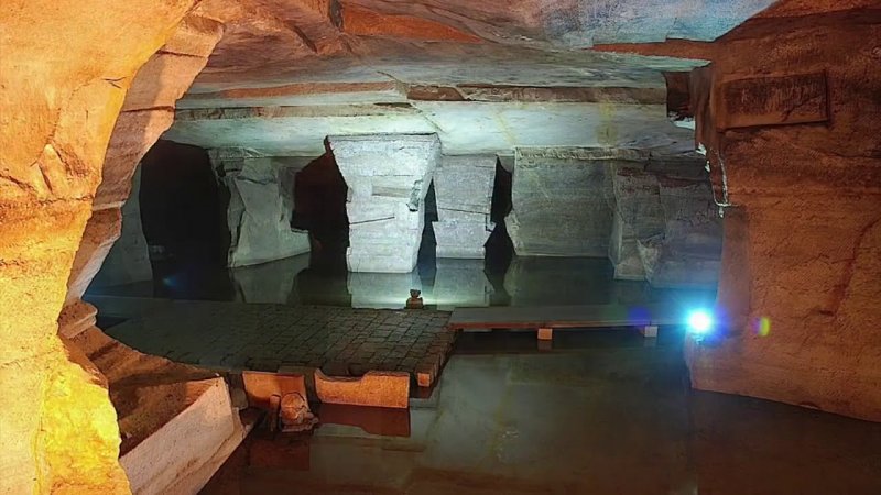 Хуашаньские пещеры в Китае