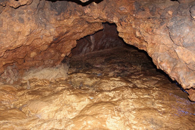 Большое пространство в пещере