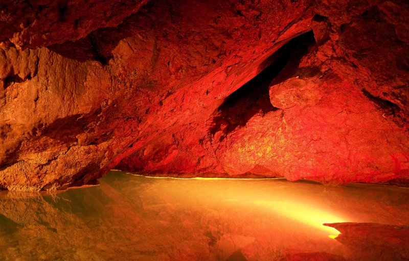 Пещера кизил Коба Крым