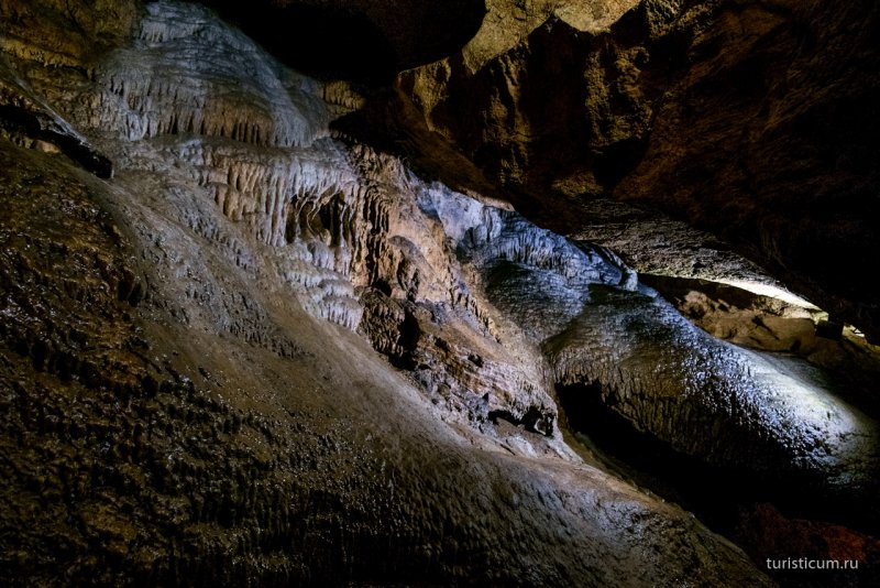 Красная пещера или мраморная