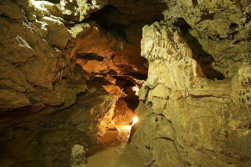 Красные пещеры кизил Коба снаружи