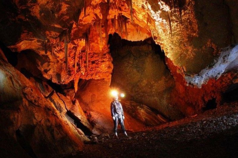 Кизил-Коба красная пещера