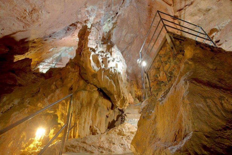 Скельская пещера Родниковое