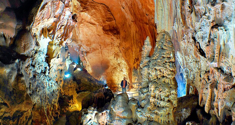 Скельская сталактитовая пещера в Крыму
