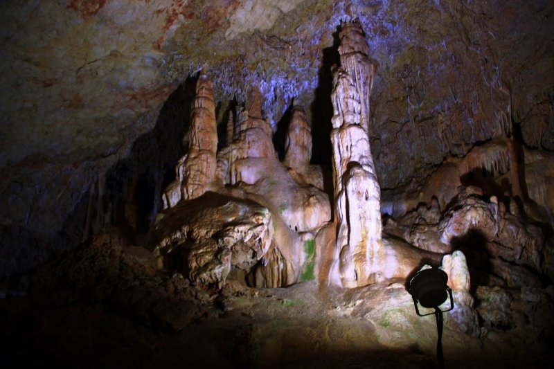 Карстовая пещера мраморная