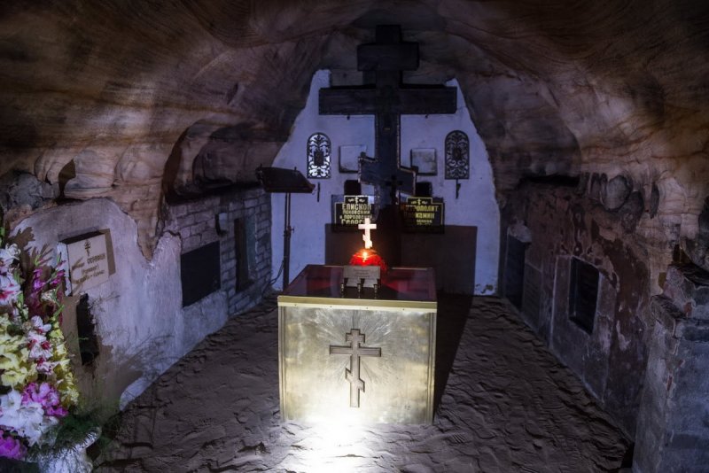 Богом зданные пещеры Псково-Печерского монастыря