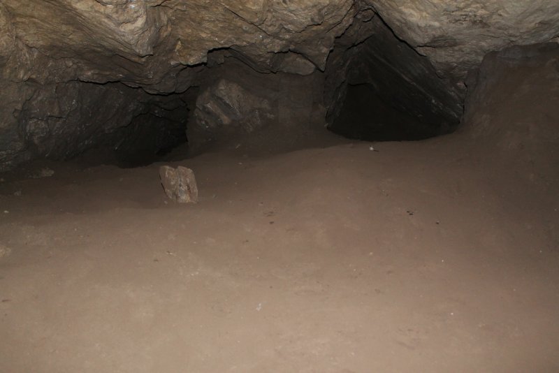 Сталагнаты Кунгурской ледяной пещеры