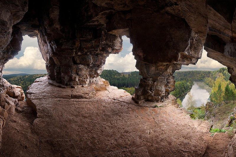 Голая в пещере