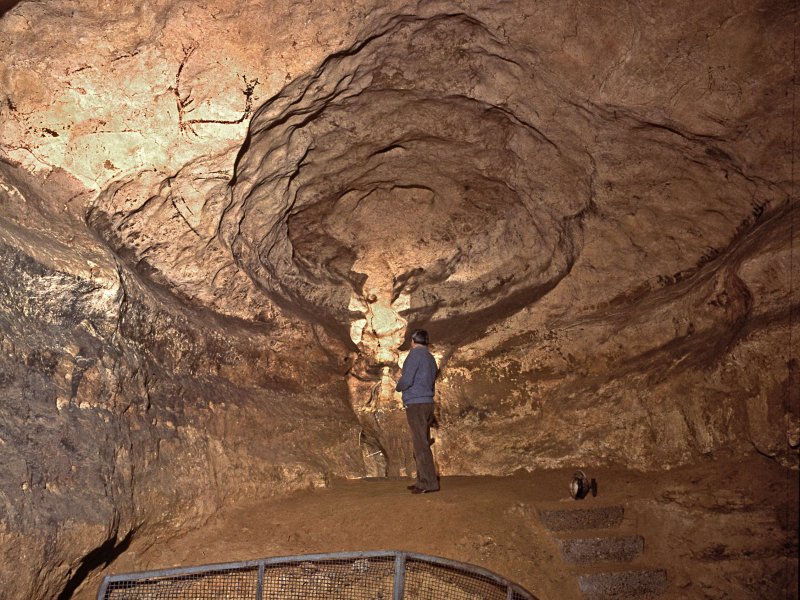 Пещера Ласко колодец