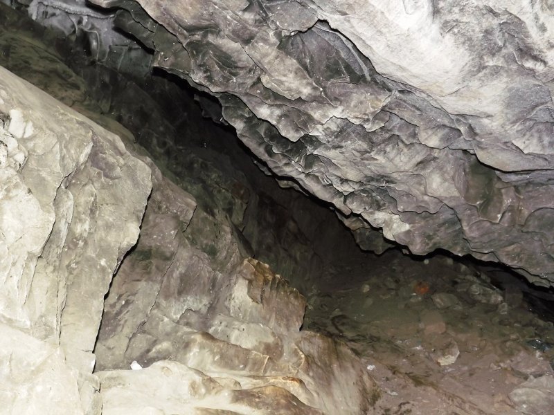 Пещера в колодце внутри кпаетца