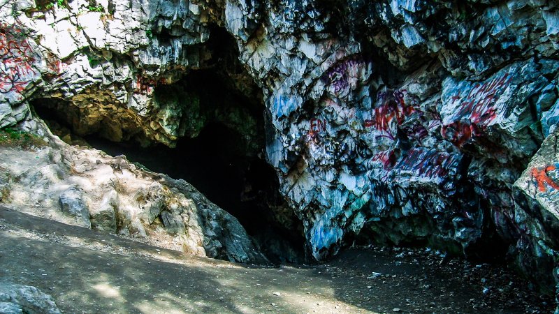 Сугомакская мраморная пещера