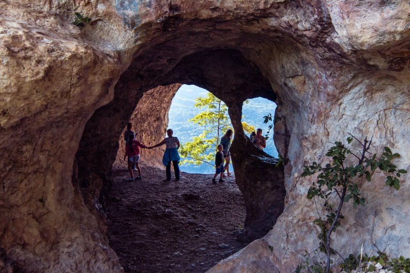 Большая Азишская карстовая пещера
