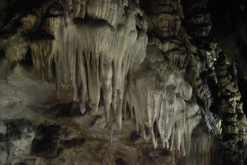 Пещера нежная хребта азиш-Тау.