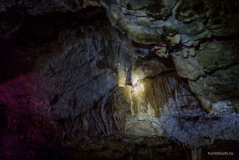 Азиш Тау пещера