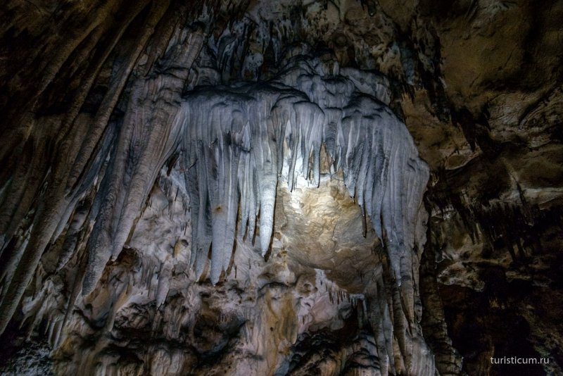 Пещеры Азишская и нежная