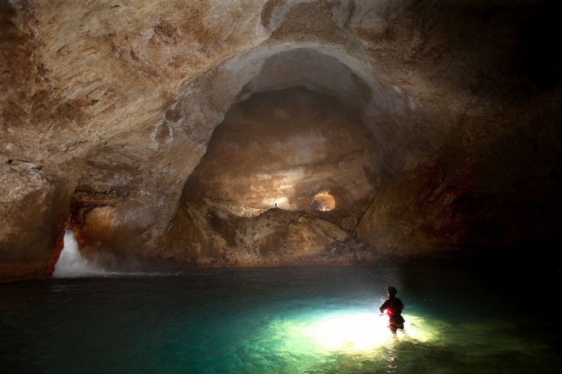 Пещера Крубера-Воронья