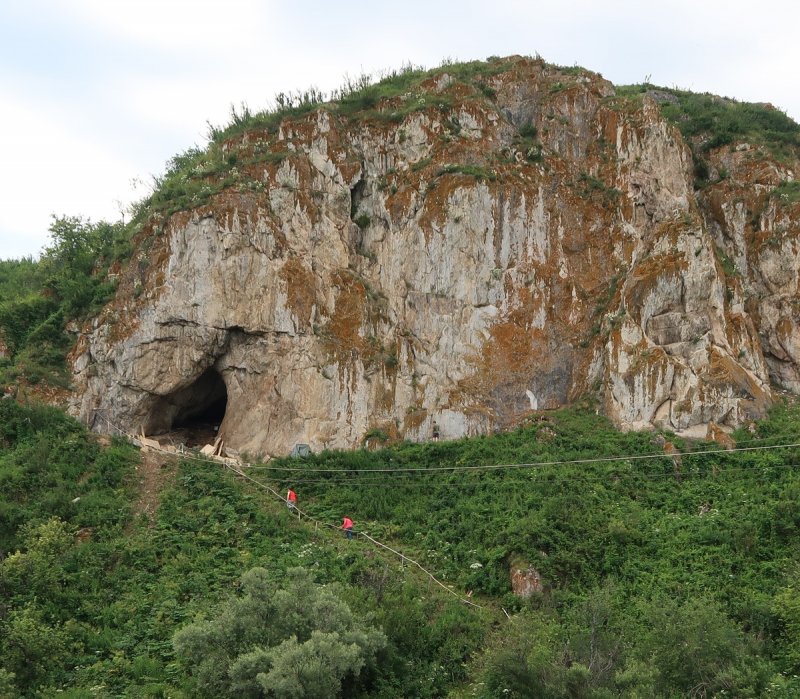 Денисова пещера на Алтае находки