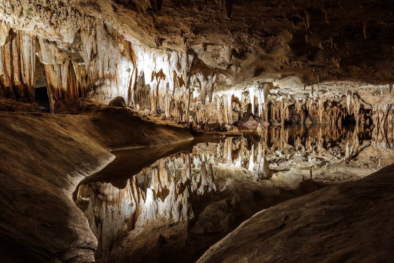 Карст подземные пещеры