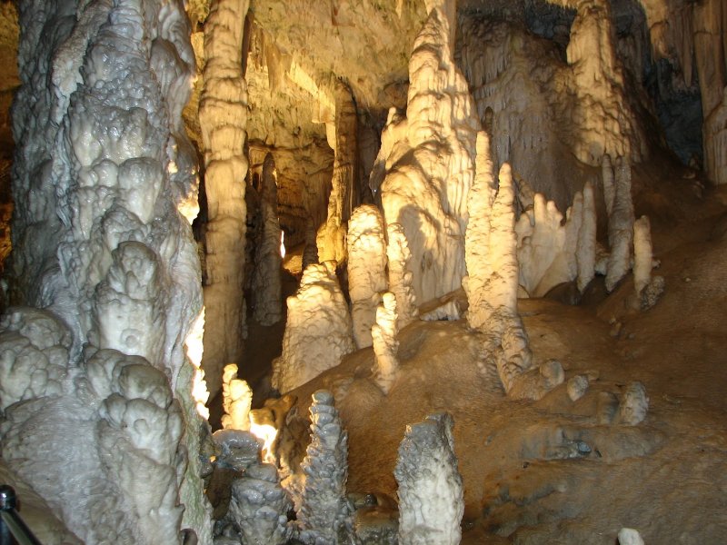Карстовая пещера мраморная