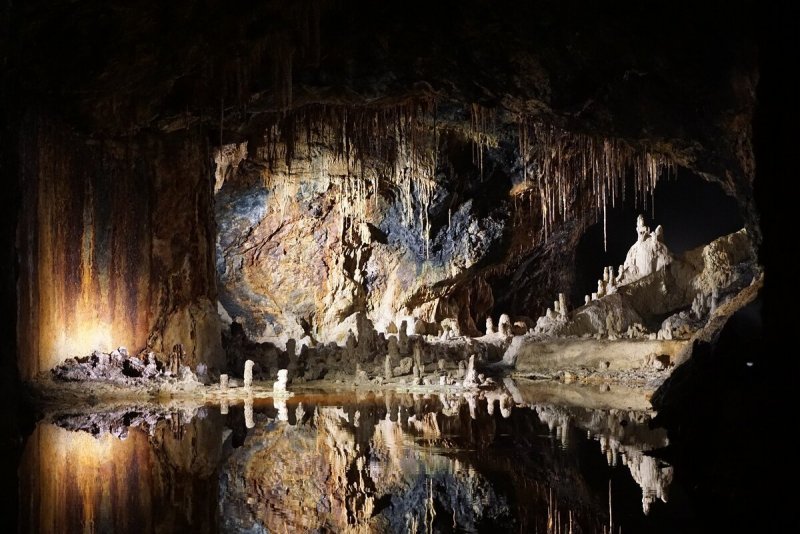 Жихаревская карстовая пещера