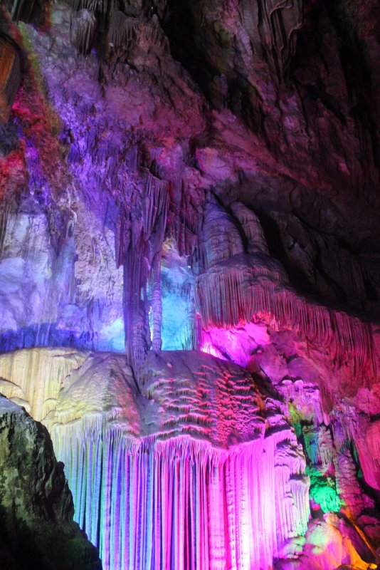 Пещера в Сочи со сталактитами