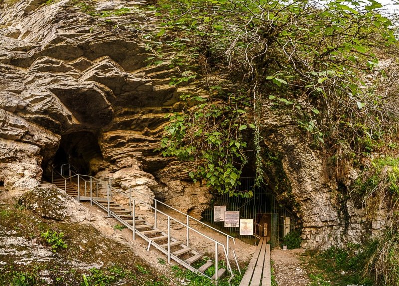 Ахштырская пещера стоянка
