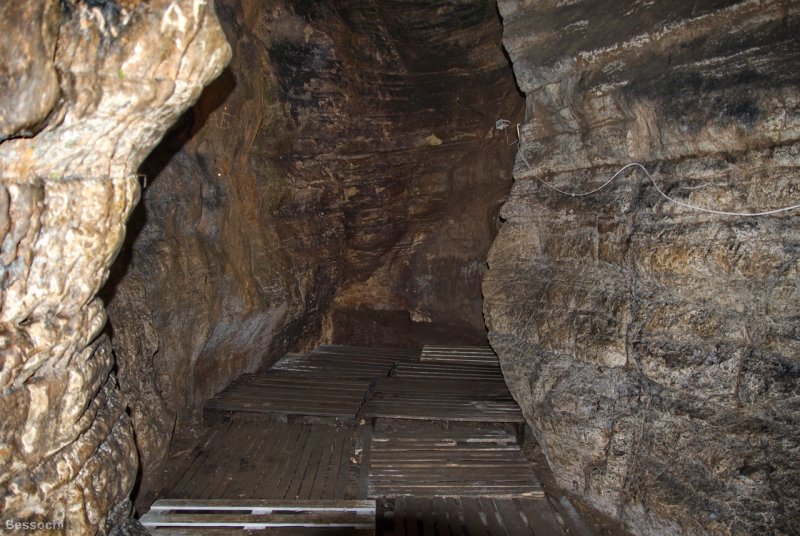 Казачий поселок Ахштырская пещера