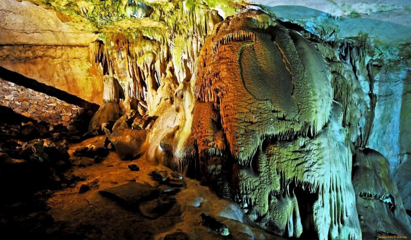 Эмине-Баир-Хосар пещера в Крыму