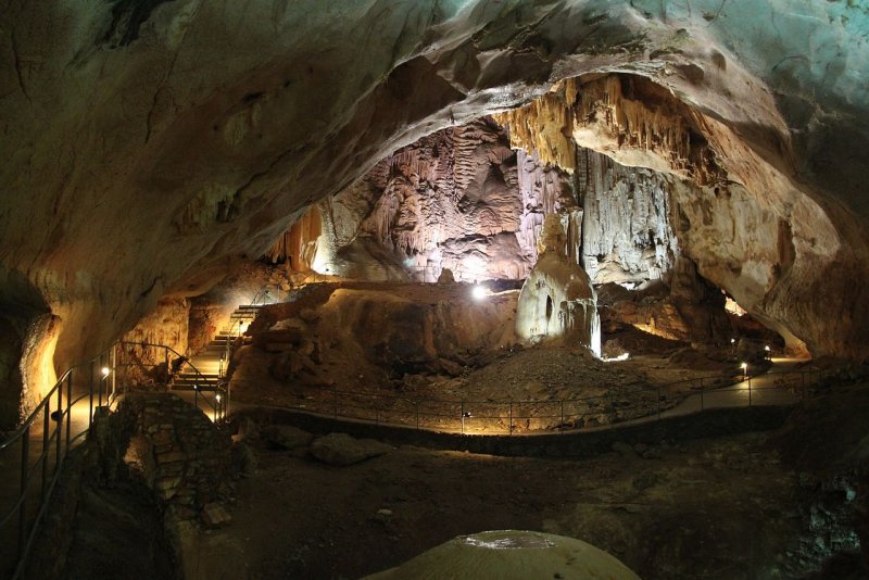 Мраморная пещера Крым Кристаллы