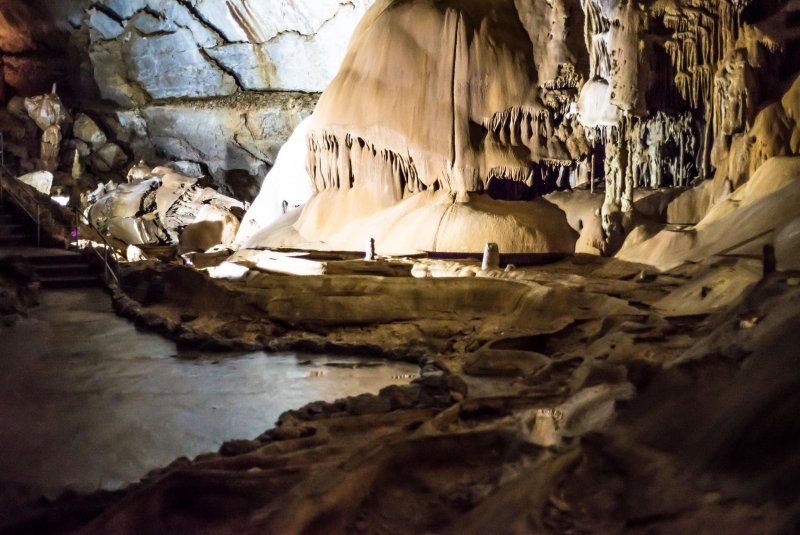 Ласточкино гнездо мраморная пещера