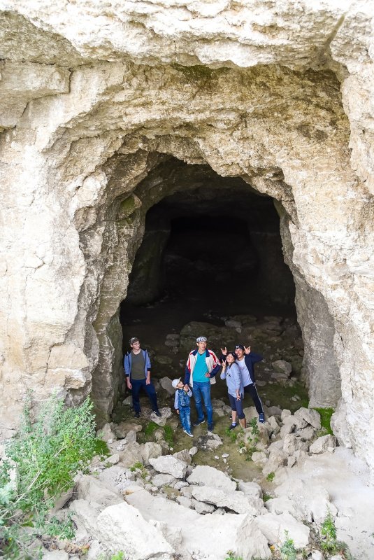 Крым Долгоруковская яйла пещера арочная