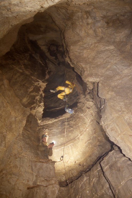 Пещера Веревкина в Абхазии глубина