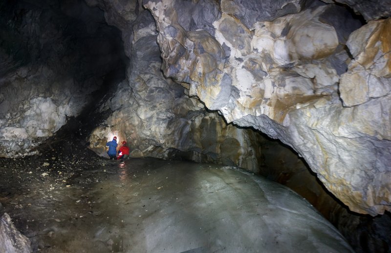 Пещера двухэтажка Александровск