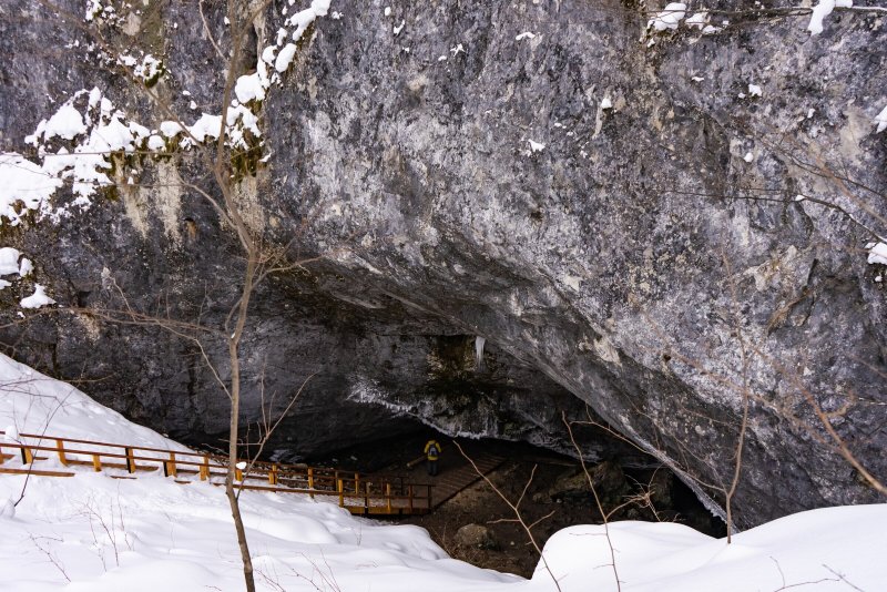 Аскинская Ледяная пещера Армения