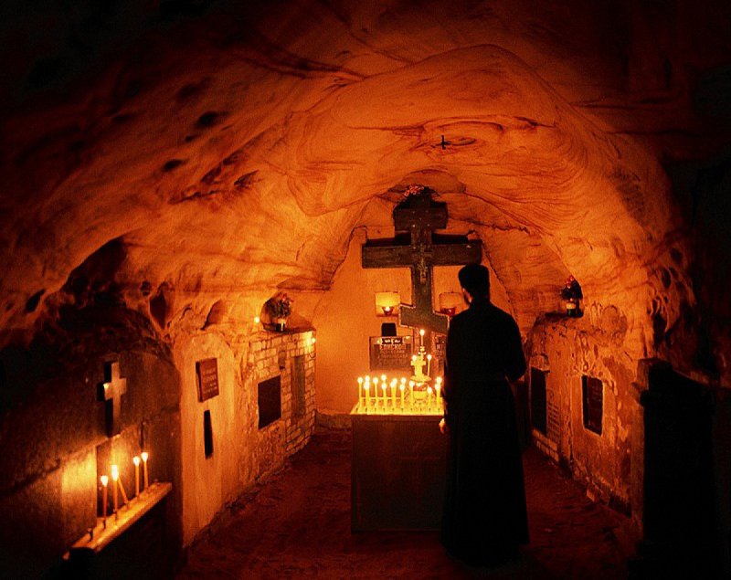 Псково-Печерский монастырь пещеры