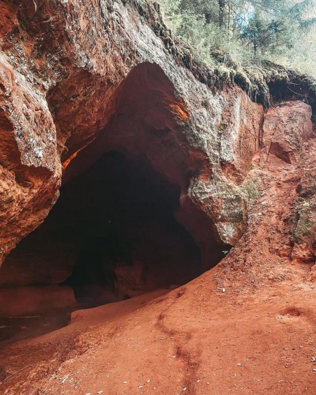 Парк усадьбы Рождествено пещеры