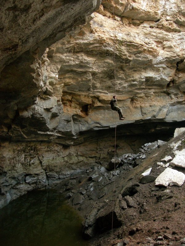 Пещера вертолетная Ахмеровский провал