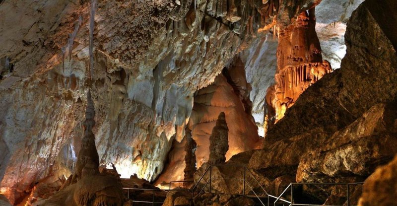 Карстовая пещера в Абхазии