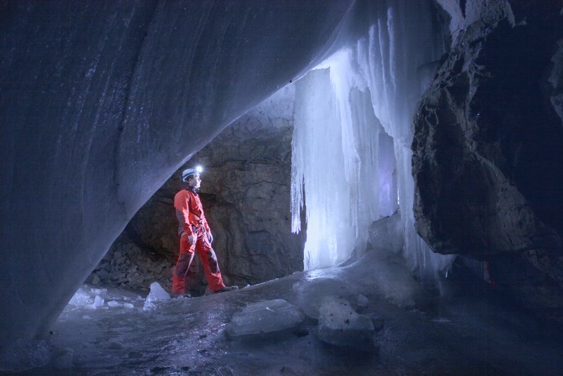 Ледяная пещера в Башкирии в Архангельском