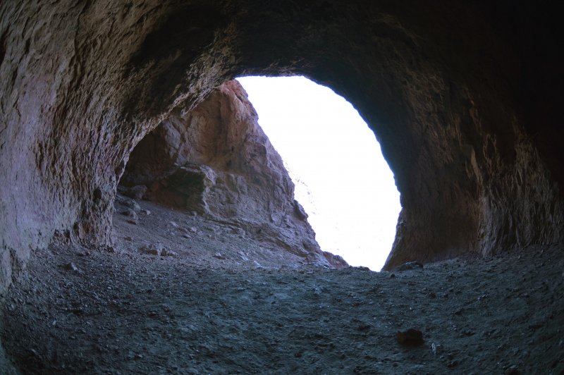 Небольшая пещера