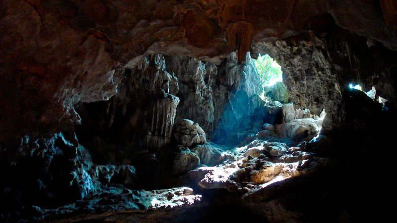 Пещера внутри